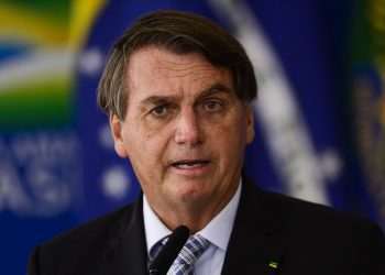 "Está crescendo a tendência de caminhoneiros de parar o Brasil", diz Bolsonaro