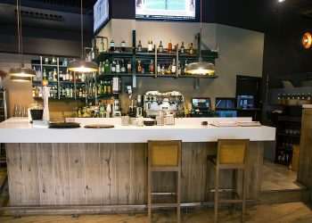 Consumo em restaurantes tem queda de 33,2% em abril