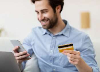 Pesquisa mostra que brasileiros aumentaram gastos com compras online