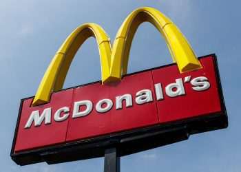 McDonald's lança edição limitada do letreiro da marca para decorar a casa