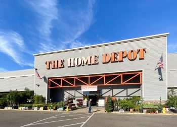 Varejista The Home Depot sobe no ranking dos 100 maiores dos EUA