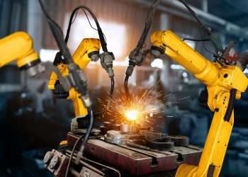 Robôs assumem tarefas de risco em fábricas e no campo