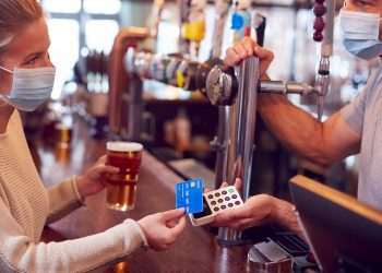 São Paulo muda previsão e passaporte de vacina será opcional para os estabelecimentos