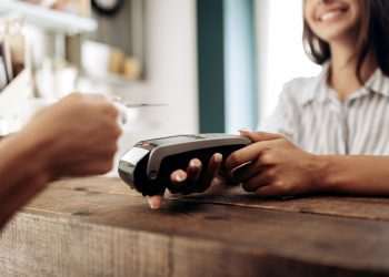 Um a cada quatro pagamentos feitos com cartões Visa é por aproximação