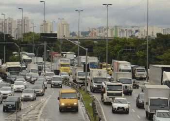 Rodízio volta ao normal em São Paulo; restrições ao comércio devem terminar dia 17