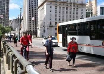 Comércio volta a funcionar com 100% de ocupação em São Paulo