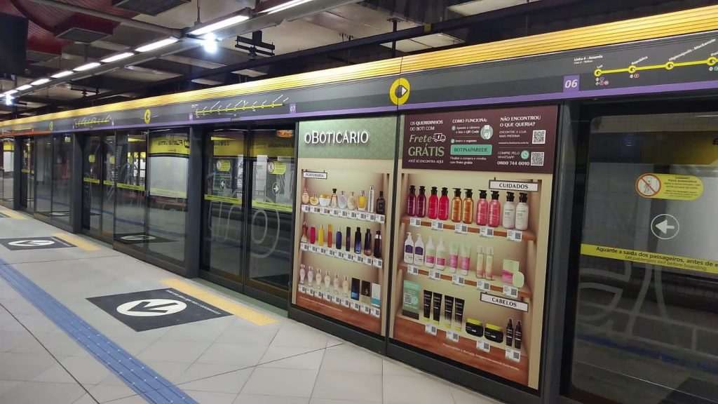 Boticário lança "lojas de parede" em estações de metrô e terminal de ônibus