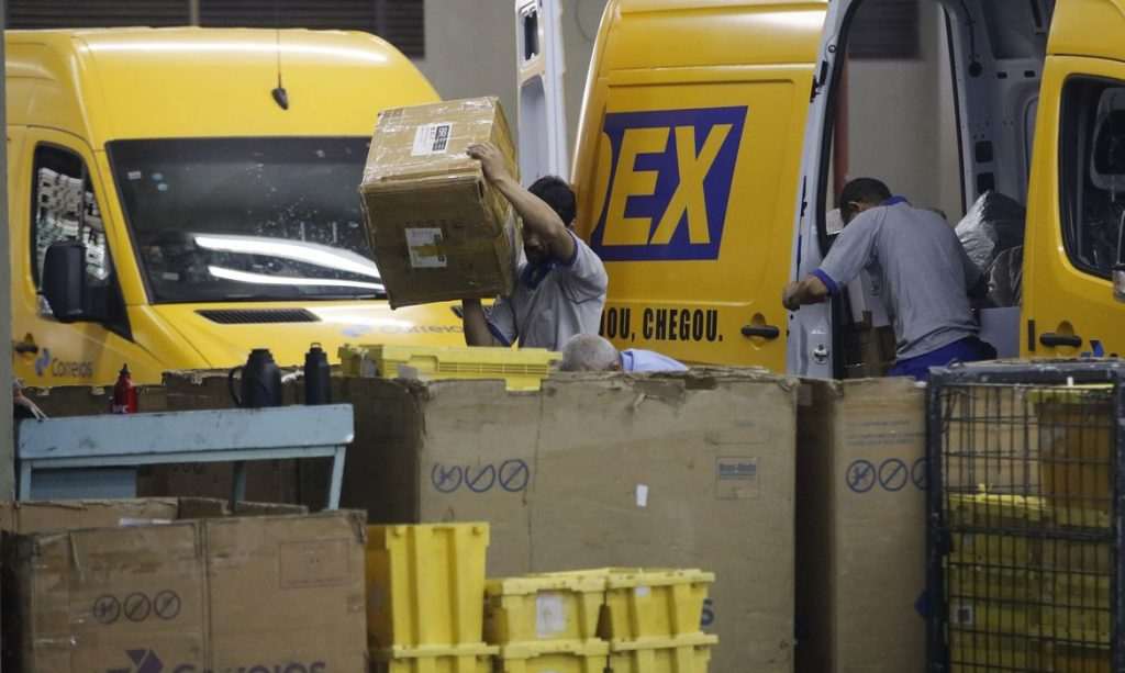 Trabalhadores dos Correios fazem acordo e desistem greve por tempo indeterminado