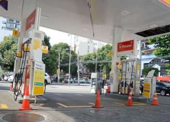 Governo pede à diretoria da Petrobras que adie reajuste de gasolina e diesel