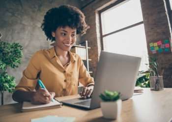 Dona das redes Casas Bahia e Ponto, Via lança plataforma de treinamento para lojistas