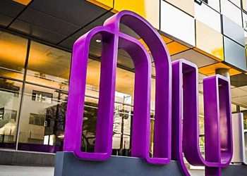 Nubank anuncia serviço de compras de passagens aéreas e hotéis para a alta renda