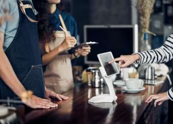 Gestão de restaurantes ganha eficiência com plataformas de tecnologia