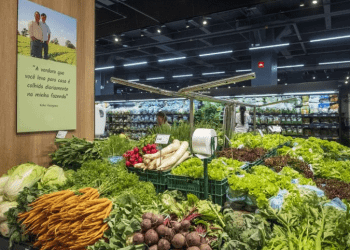 Carrefour valoriza produtores regionais e investe em estações com carregadores elétricos