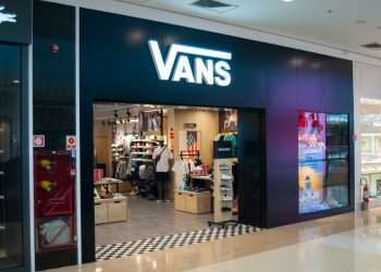 Vans dá continuidade ao plano de expansão e inaugura outlet em Guarulhos