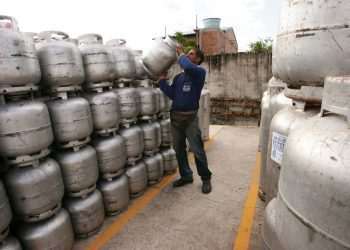 Parcerias viabilizam distribuição de botijão de gás a 300 mil famílias carentes