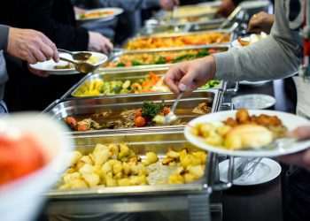 Restaurantes self-service de São Paulo têm preço médio de R$ 82,22 o quilo