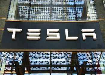 Elon Musk vende mais cerca de 1 milhão de ações da Tesla