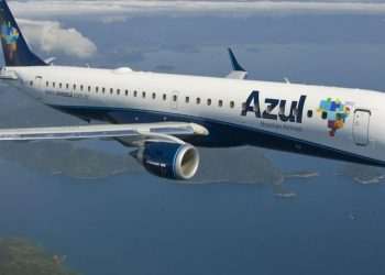 Azul anuncia suspensão de operações em 14 cidades do país; confira a lista