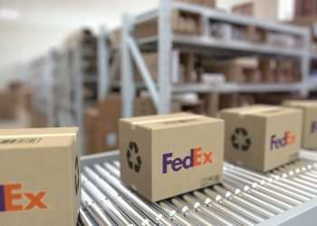 FedEx: ômicron está causando escassez de funcionários e atrasos nas entregas