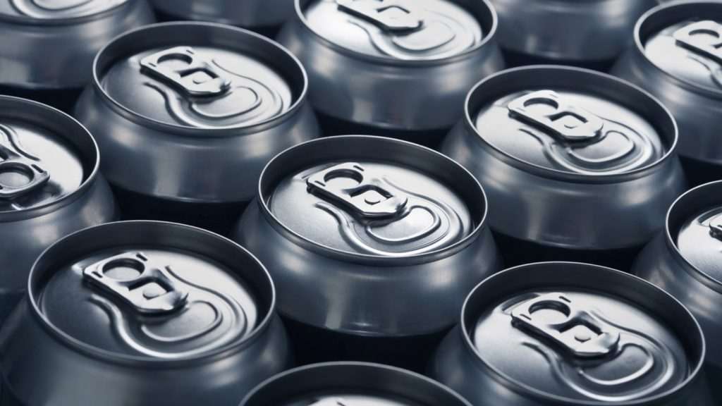 Latas em alta e garrafas em baixa neste verão