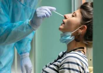 Rede RaiaDrogasil suspende agendamento online de testes de covid