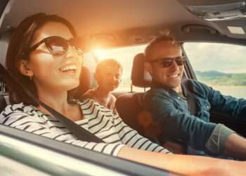 Viajar, retomada da rotina social e trabalho híbrido estão nos planos dos brasileiros em 2022