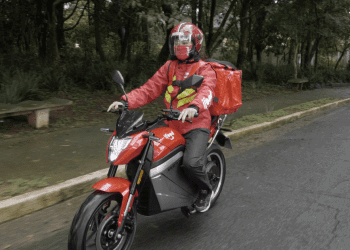 iFood passa a fazer entregas com motos elétricas nas próximas semanas