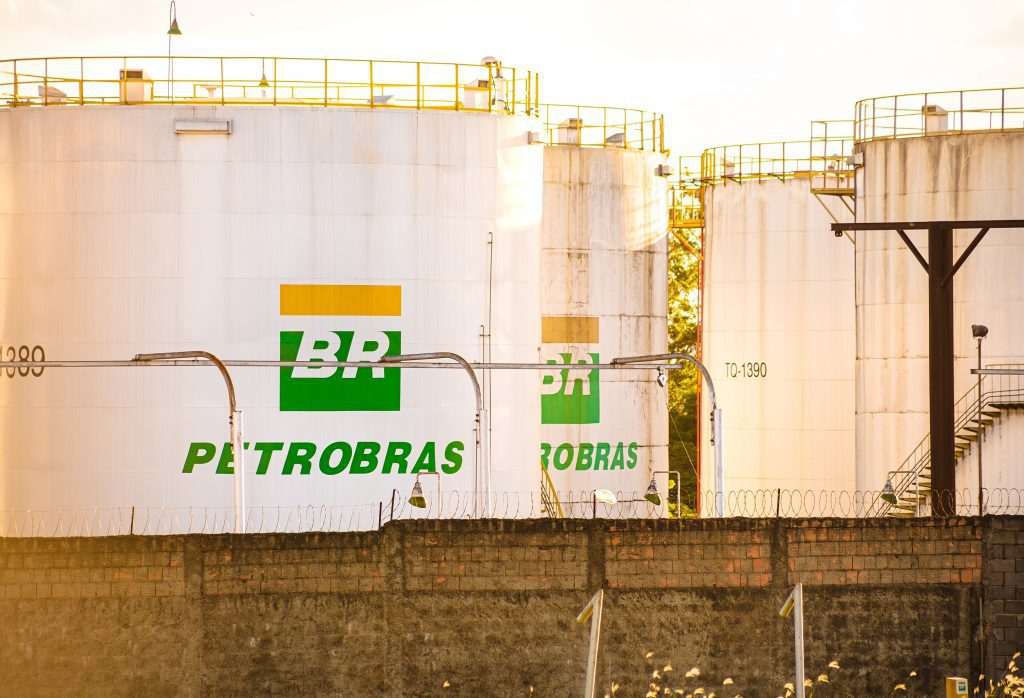 Petrobras diz que manterá política de preços apesar da forte volatilidade