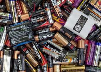 Telhanorte e Tumelero instalam coletores para a reciclagem de eletroeletrônicos e pilhas