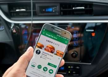 Puxado por delivery de alimentos, receita da Uber avança 83% no 4º trimestre