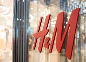 H&M da Suécia suspende temporariamente as vendas na Rússia