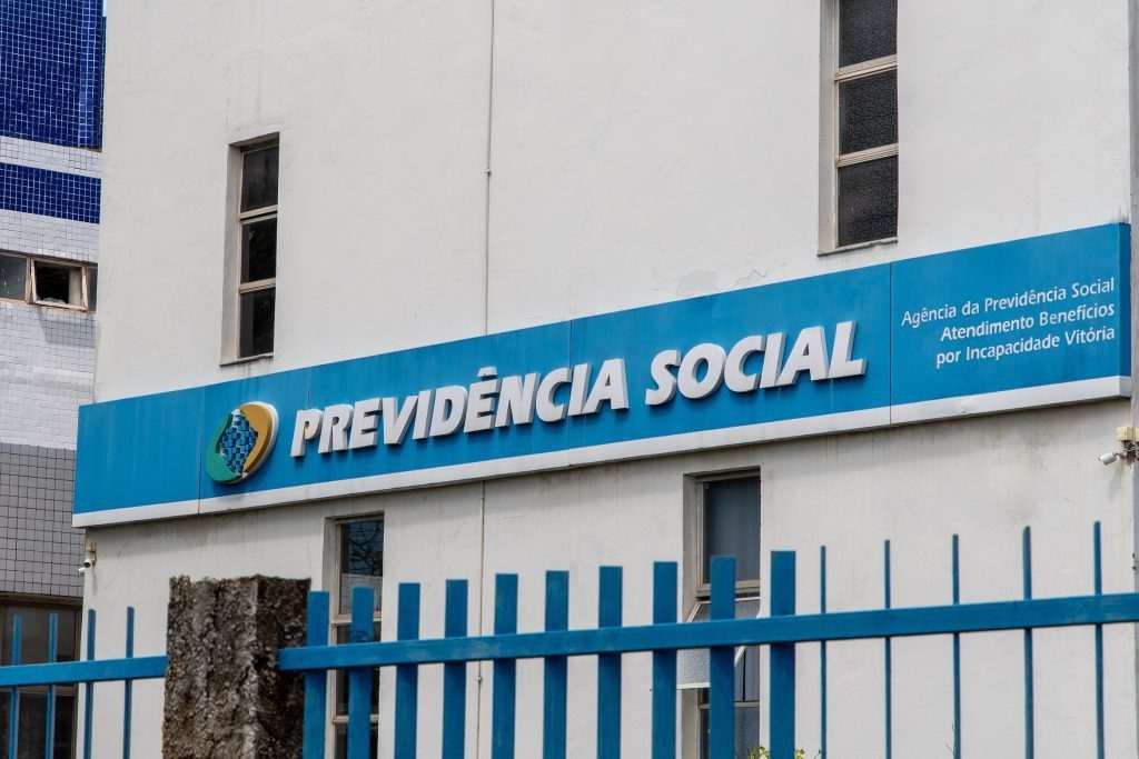 Governo vai antecipar décimo terceiro de aposentados e pensionistas do INSS