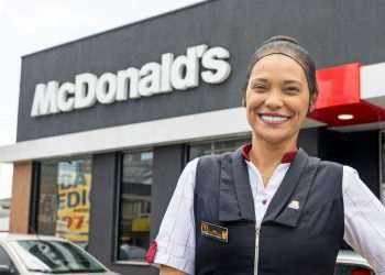 Empresas ampliam participação de mulheres em cargos de liderança