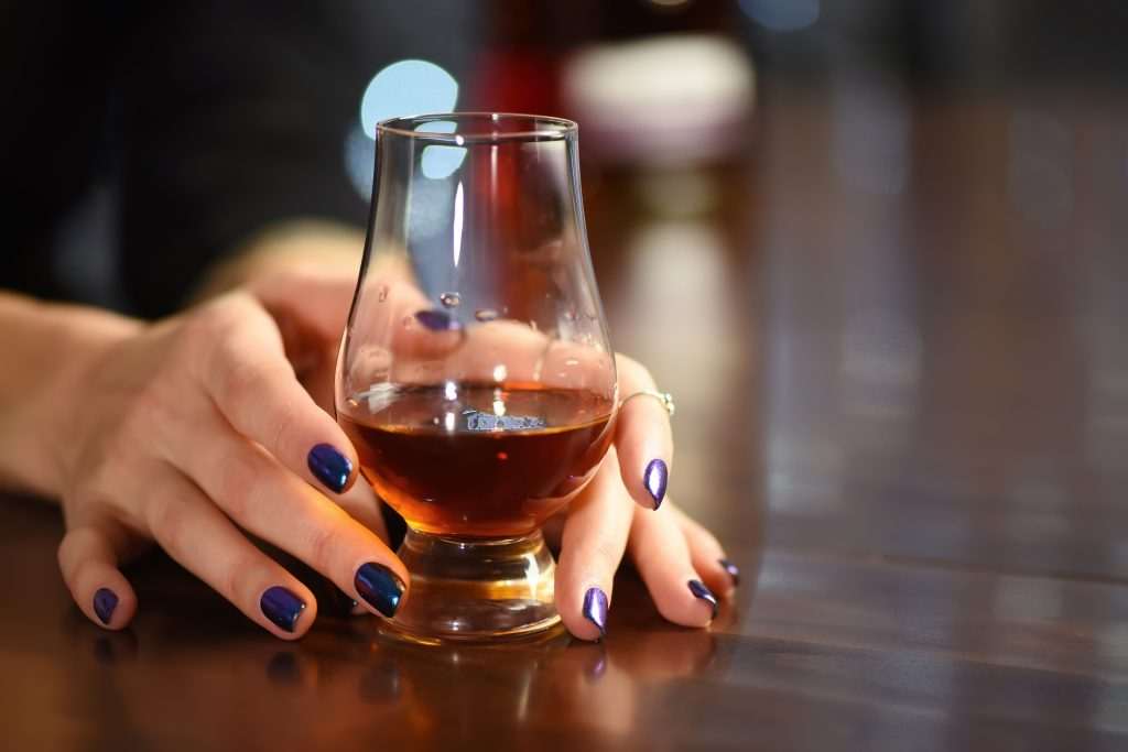 mulheres Johnnie Walker e Women Friendly criam movimento antiassédio em bares e restaurantes
