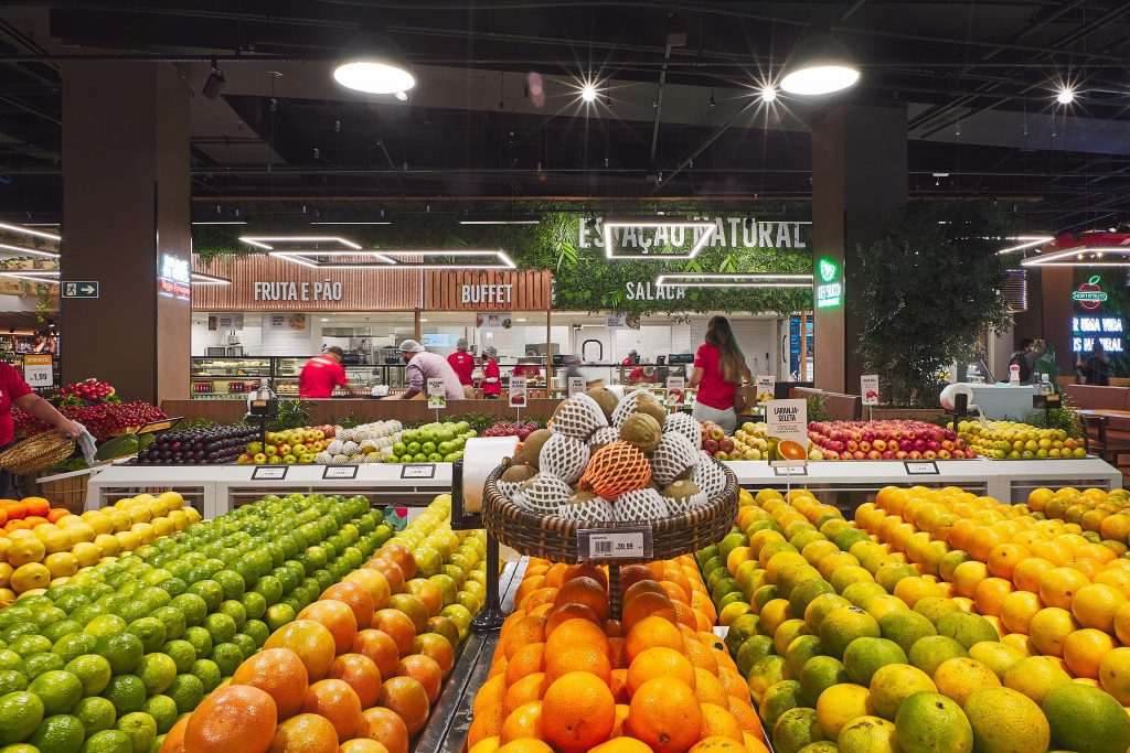 Campanha da rede Hortifruti une selo de desconto a doação de alimentos