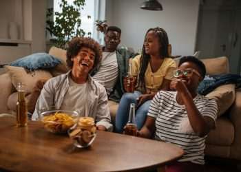 Puxado por rótulos premium, consumo de cerveja em casa cresce 62%