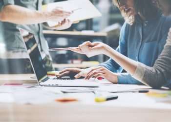 Plataformas digitais auxiliam empresas no controle de documentos e licenças