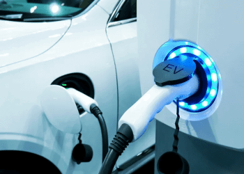 Raízen inaugura em SP o 1º posto com estação de recarga para veículos elétricos