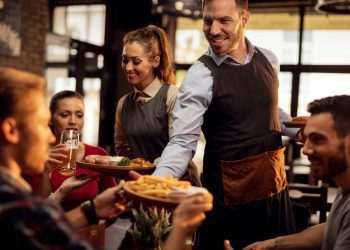 Abrasel lança cartilha gratuita para ajudar empreendedores a se adequar à NR1