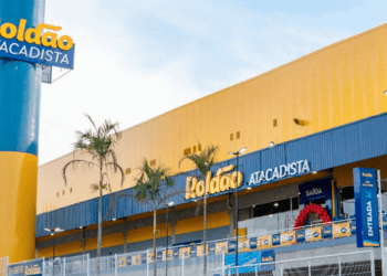 Família demite executivos e reassume comando do Roldão