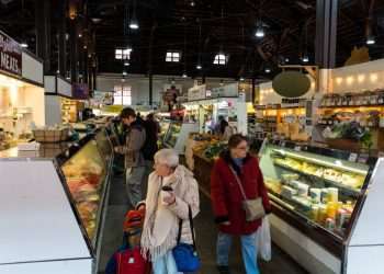 Consumo segue robusto no EUA, como reflexo do mercado de trabalho apertado