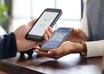 Pagamentos sem contato aumentaram 33 vezes no Brasil