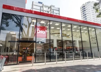 Dia faz liquidação total de estoque para o fechamento de 343 lojas no Brasil