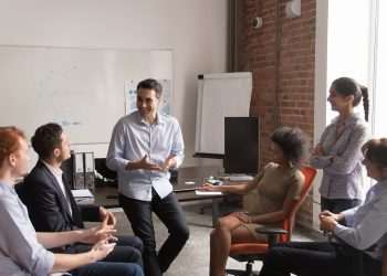 Falta de mão de obra qualificada