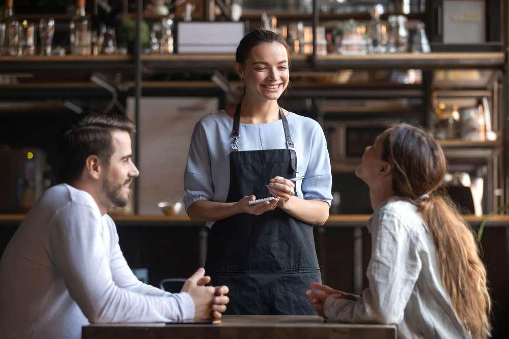 Taxa de rotatividade chega a 77,6% no setor de bares e restaurantes em 2023