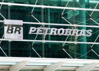Petrobras bate recorde de produção de gasolina e diesel S10 em junho