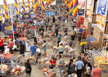 Assaí dá 'banho de glamour' em lojas do antigo Extra Hiper