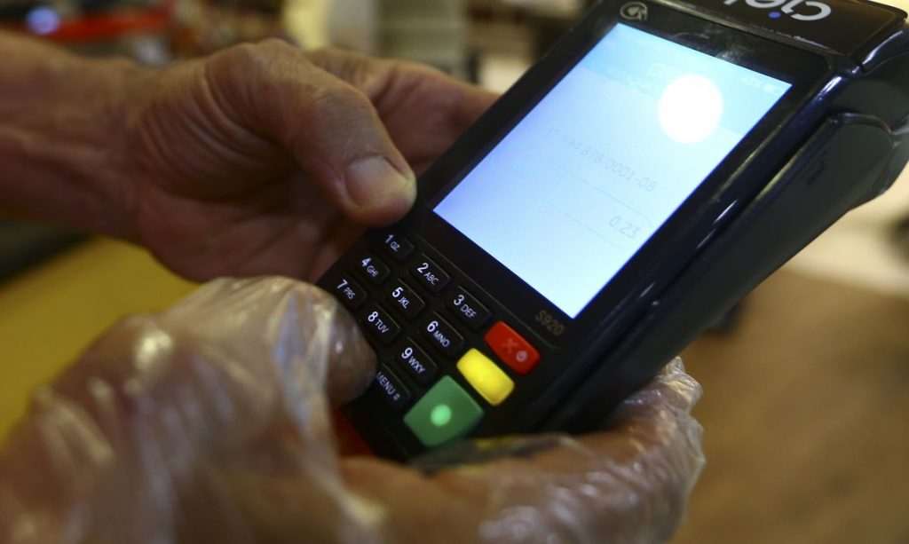 Banco Central determina limite de cobrança de taxas nas máquinas de cartão