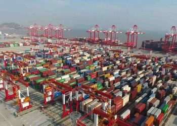 Tufão faz terminais chineses de carga em Xangai e Ningbo suspenderem operações