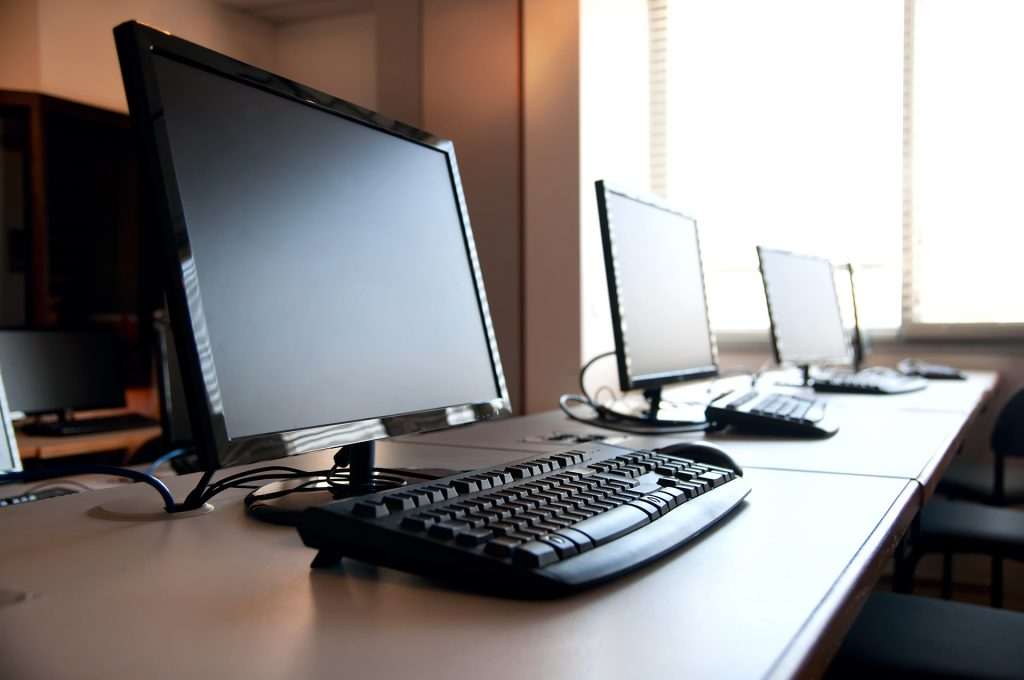 Pesquisa Gartner indica que remessas mundiais de PCs caíram 19,5% no terceiro trimestre de 2022